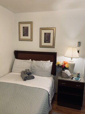 4 bedrooms, desk, iron/ironing board, free WiFi - 3 Bedroom house, sleeps 12, with out traffic 2 Miles from Ocean City Boardwalk. (Ocean City)