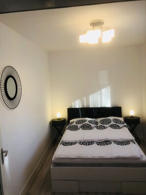 2 bedrooms, iron/ironing board, travel crib, WiFi - Ferienwohnung (Rastatt)