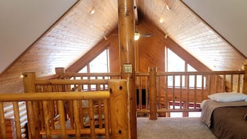 5 bedrooms, desk, iron/ironing board, travel crib