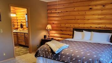 5 bedrooms, desk, iron/ironing board, travel crib