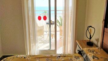 2 slaapkamers, een strijkplank/strijkijzer, beddengoed