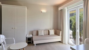 Junior Suite | Down duvets, minibar, in-room safe, desk