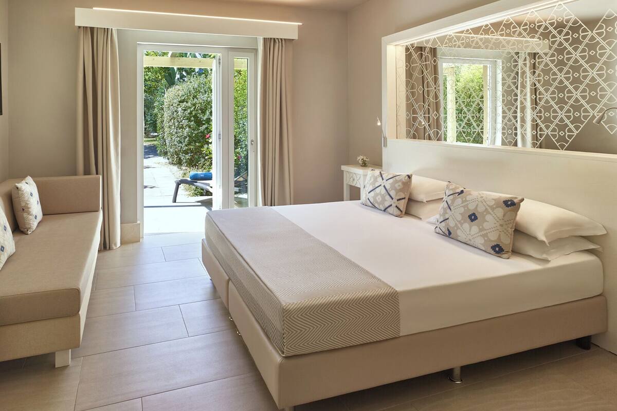 Down duvets, minibar, in-room safe, desk