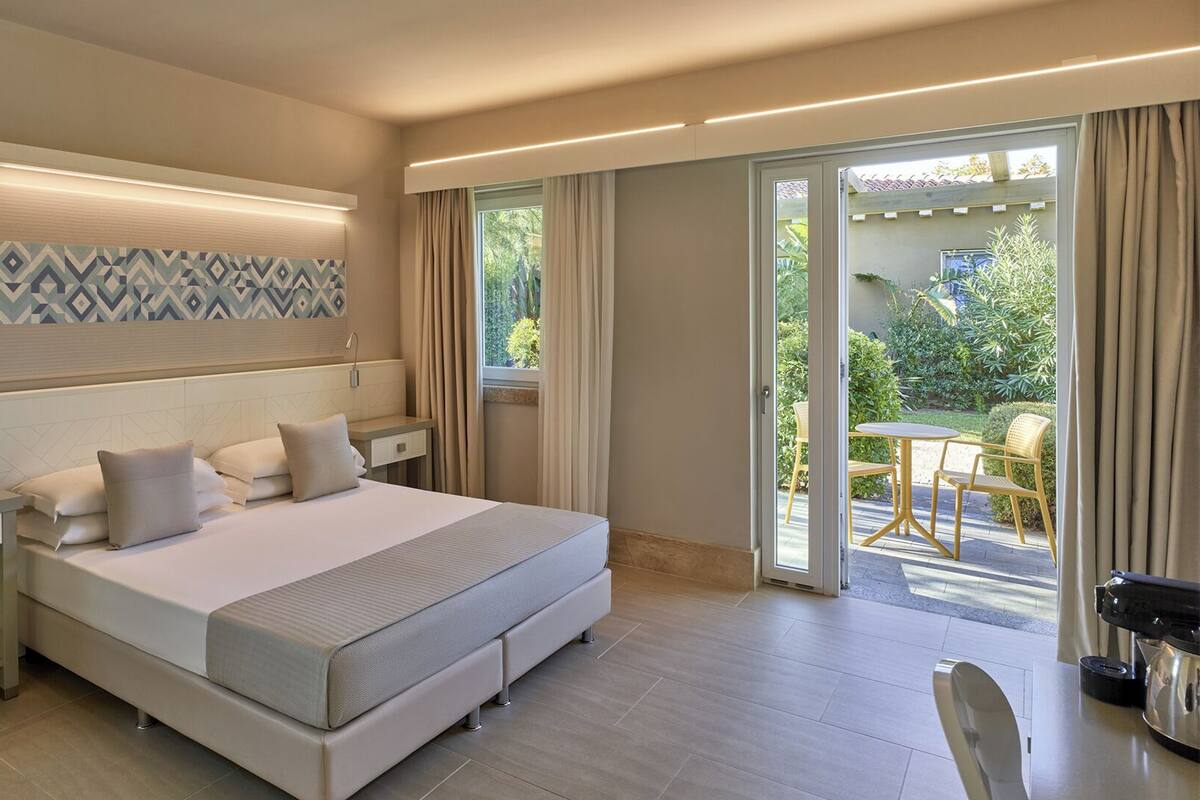 Down duvets, minibar, in-room safe, desk