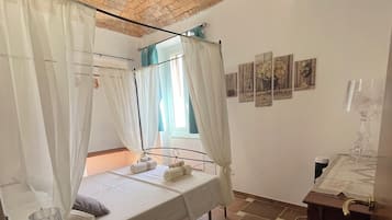 2 slaapkamers, een bureau, een strijkplank/strijkijzer, gratis wifi