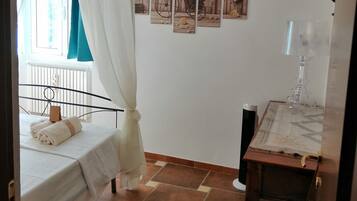 2 slaapkamers, een bureau, een strijkplank/strijkijzer, gratis wifi