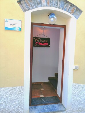 Exterior detail - Casa Ferrari farmhouse, swimming pool, SPA, garden Private (Caravonica)
