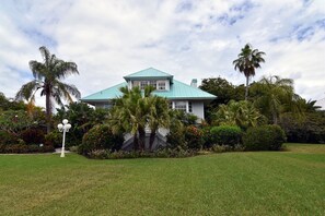 ハウス (Twin Lakes Home) | 外観