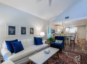 Condo (Ventura Captiva 2B) | Living room