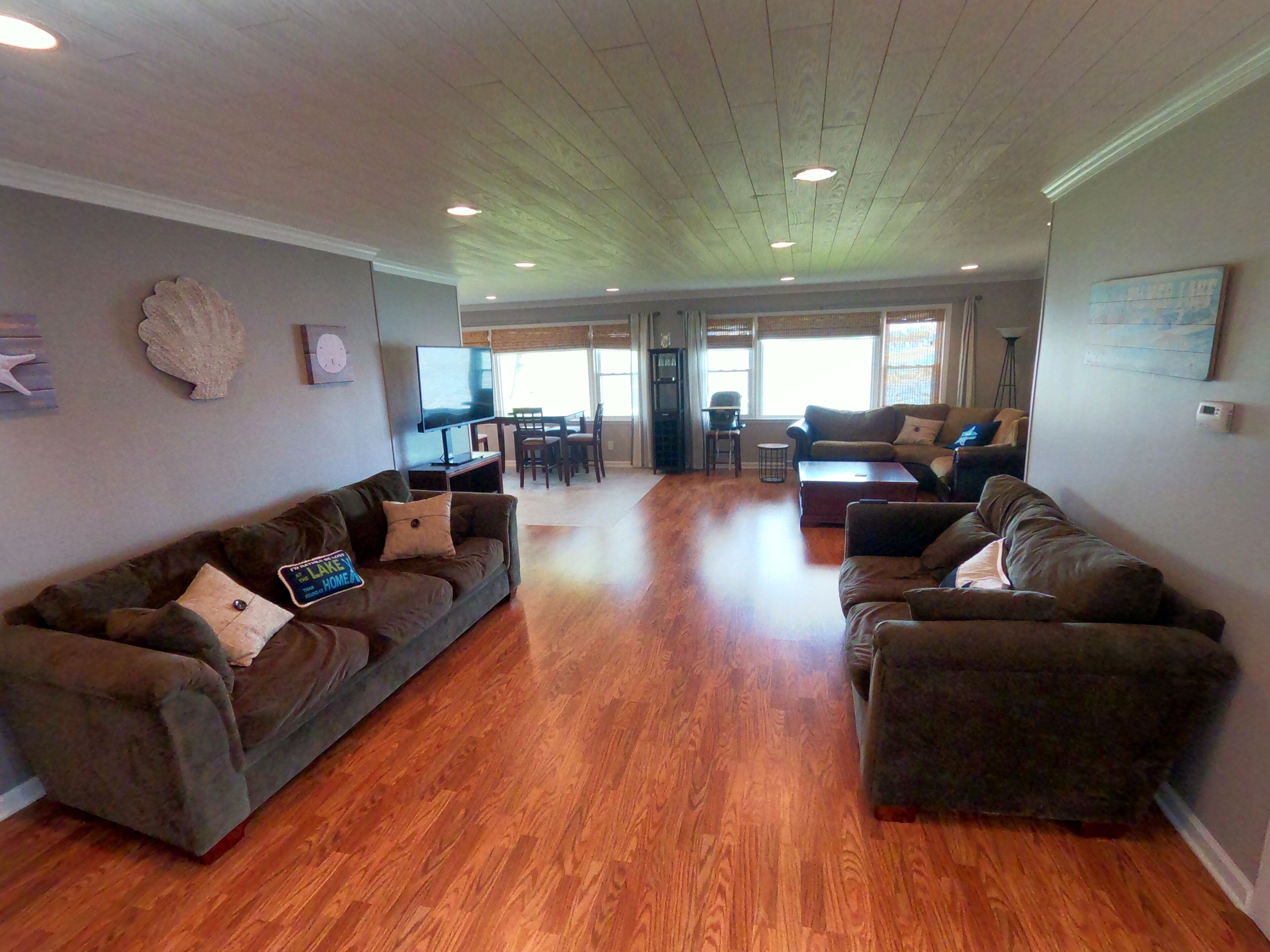 Cozy Lakefront Getaway