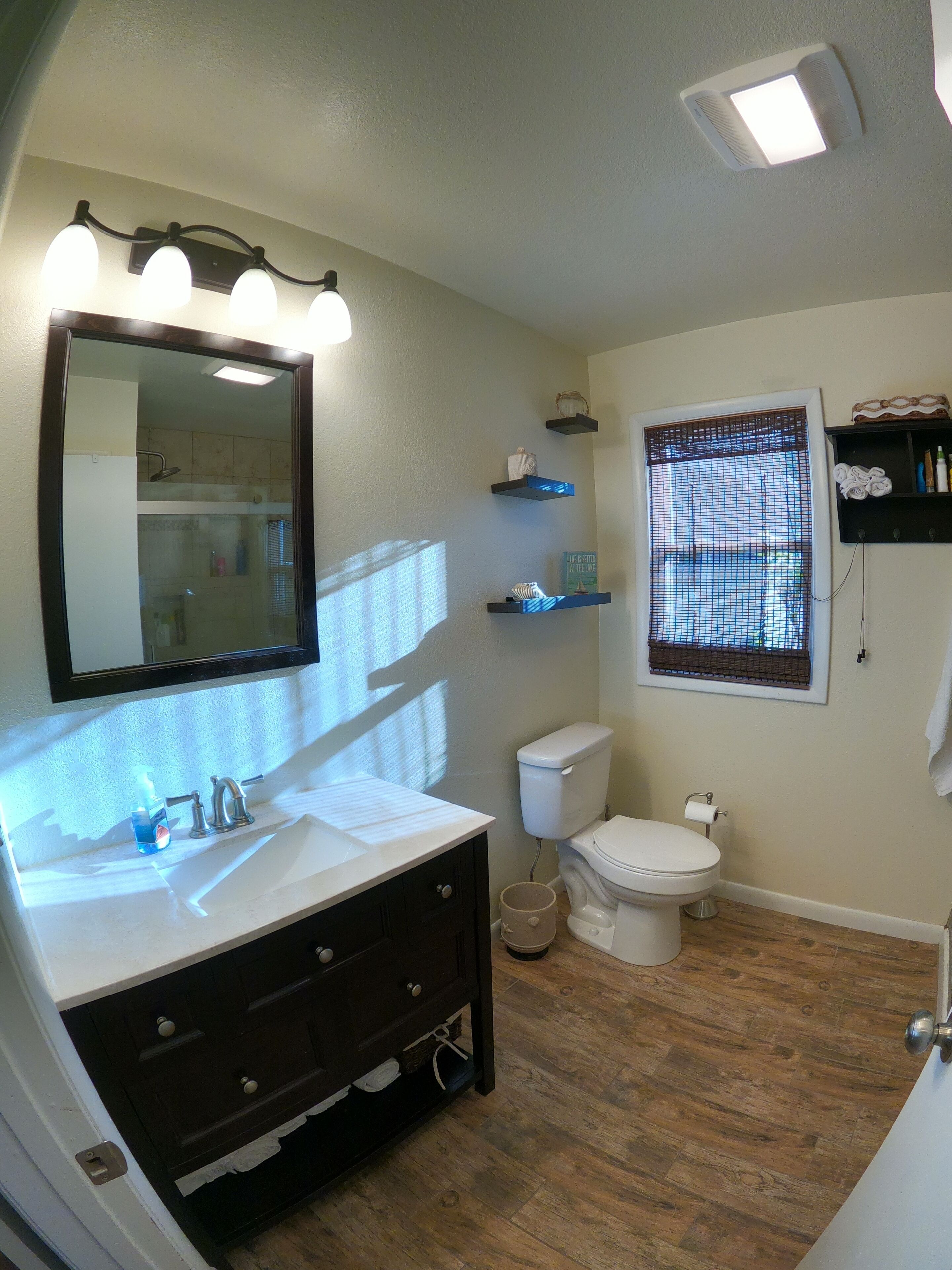 Cozy Lakefront Getaway