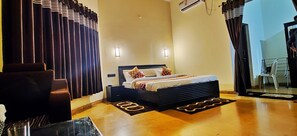 Executive Double or Twin Room | In-room safe, free WiFi, bed sheets