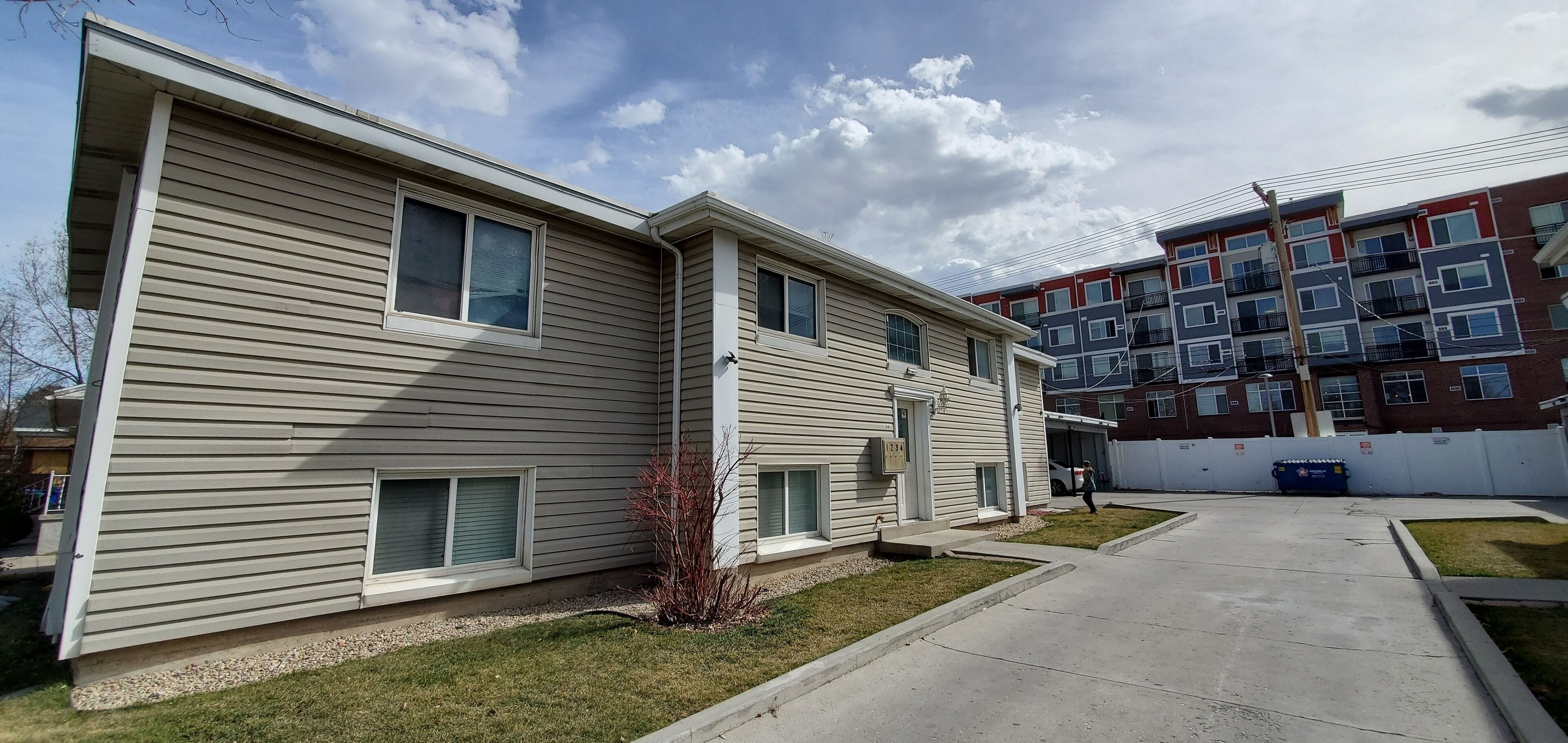 Perfect SLC Location! Cozy, clean / 2 Bedroom + beds