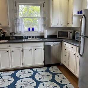 Fridge, microwave, oven, stovetop - In-town Bar Harbor, walk everywhere, off-street parking, and close to Shore Path (Bar Harbor)