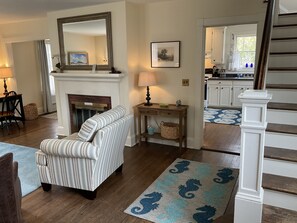 TV, lettore DVD, libri