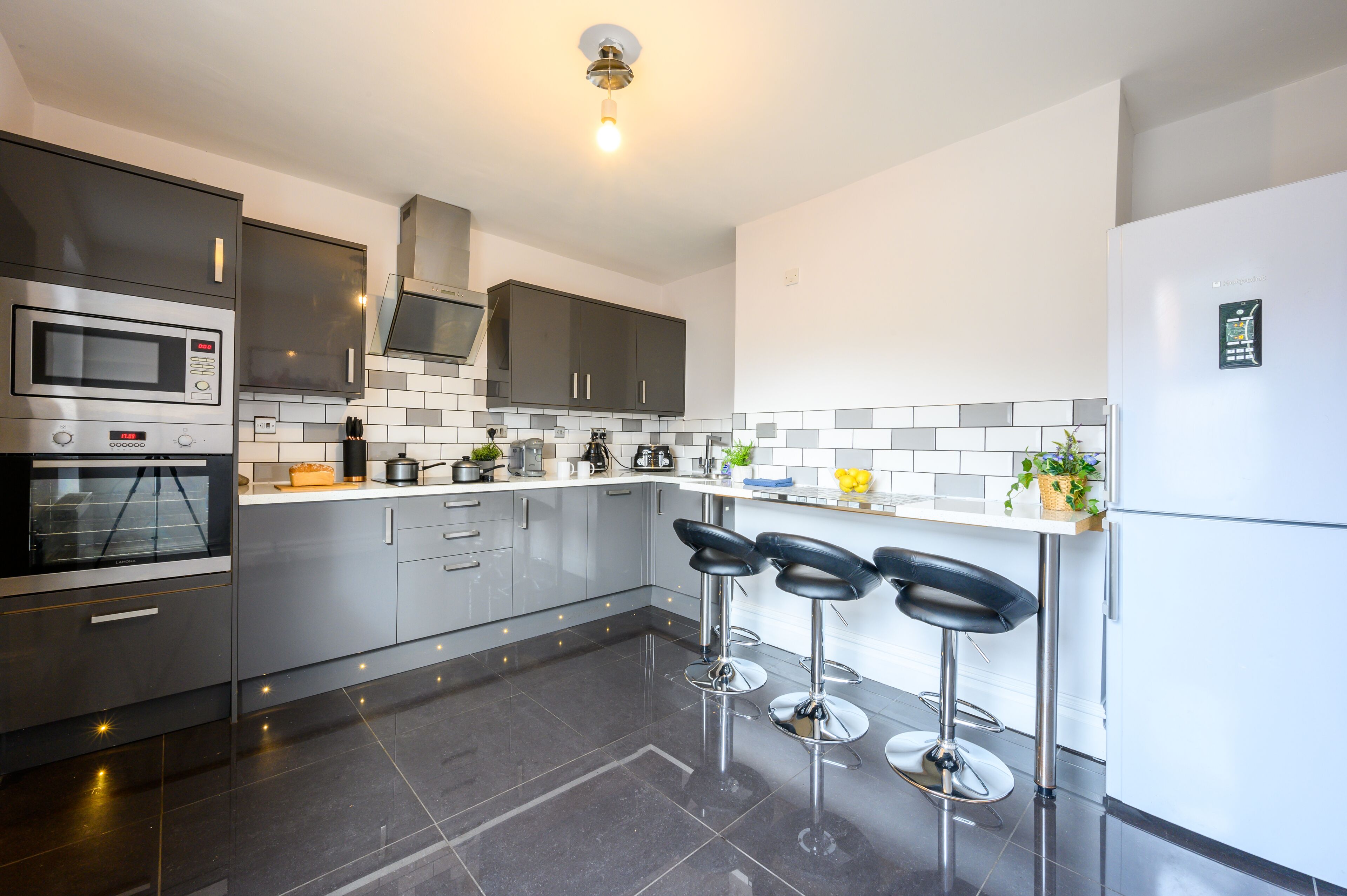 Apartment | Private kitchen | Oven, stovetop, coffee/tea maker, electric kettle