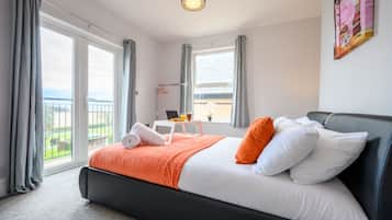 3 quartos, espaço de trabalho para notebook