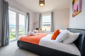 3 bedrooms, laptop workspace, iron/ironing board, free WiFi