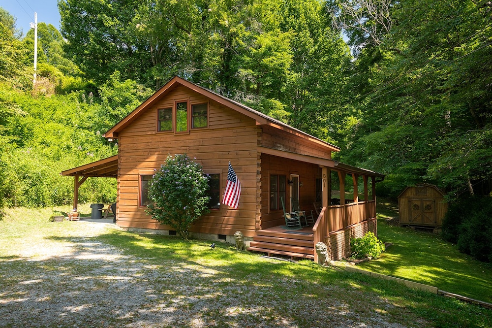 🐾 Bobcat Run - real log cabin! Minutes to Watauga Lake ⛵️💦🚤 and River 🐟