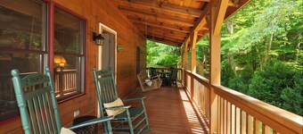 🐾 Bobcat Run - real log cabin w/ huge hot tub! Near Watauga Lake 🚤 & River 🐟