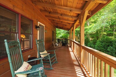 🐾 Bobcat Run - real log cabin w/ huge hot tub! Near Watauga Lake 🚤 & River 🐟