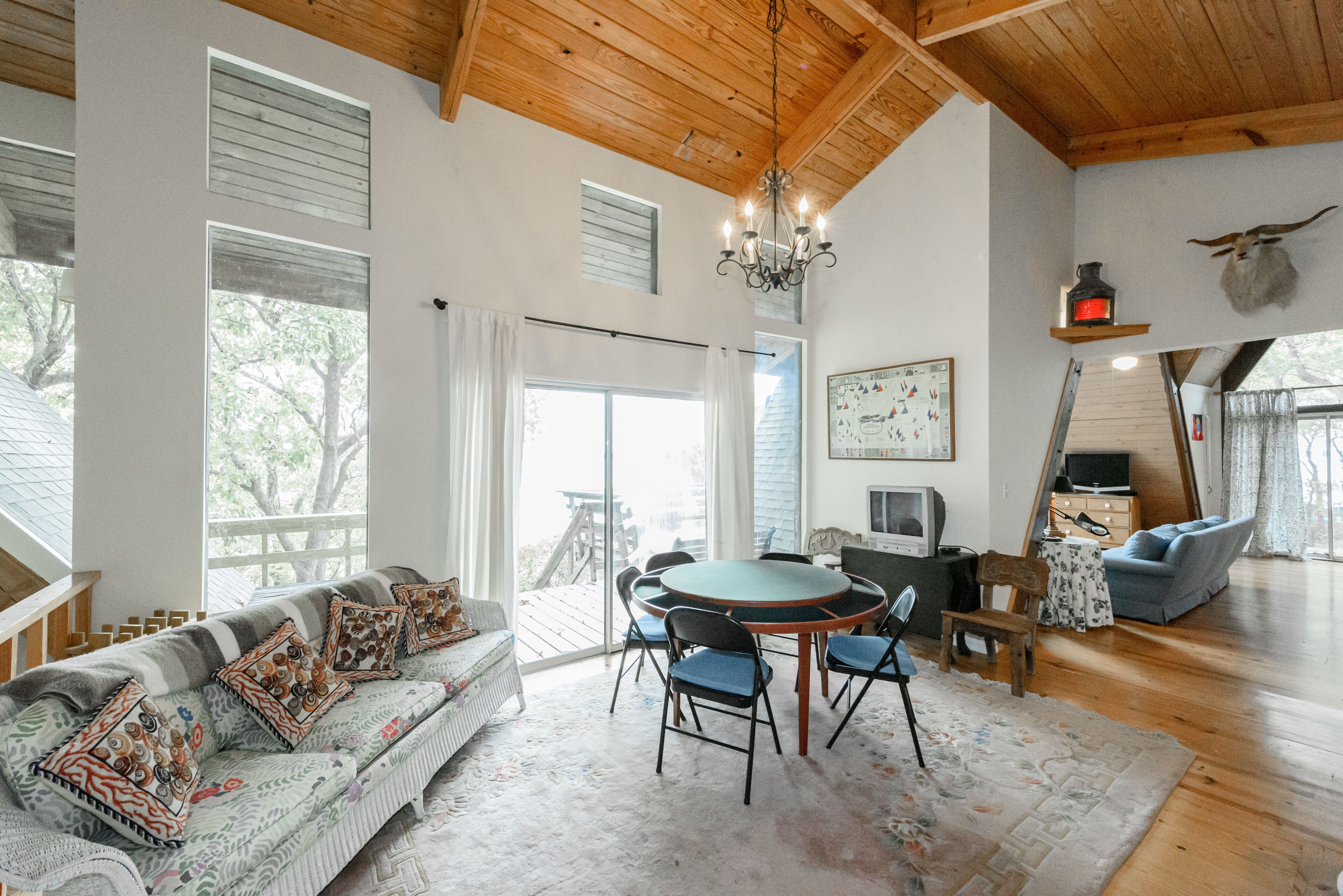 Charming, Private and Fully Furnished Lake Home on Grand Lake