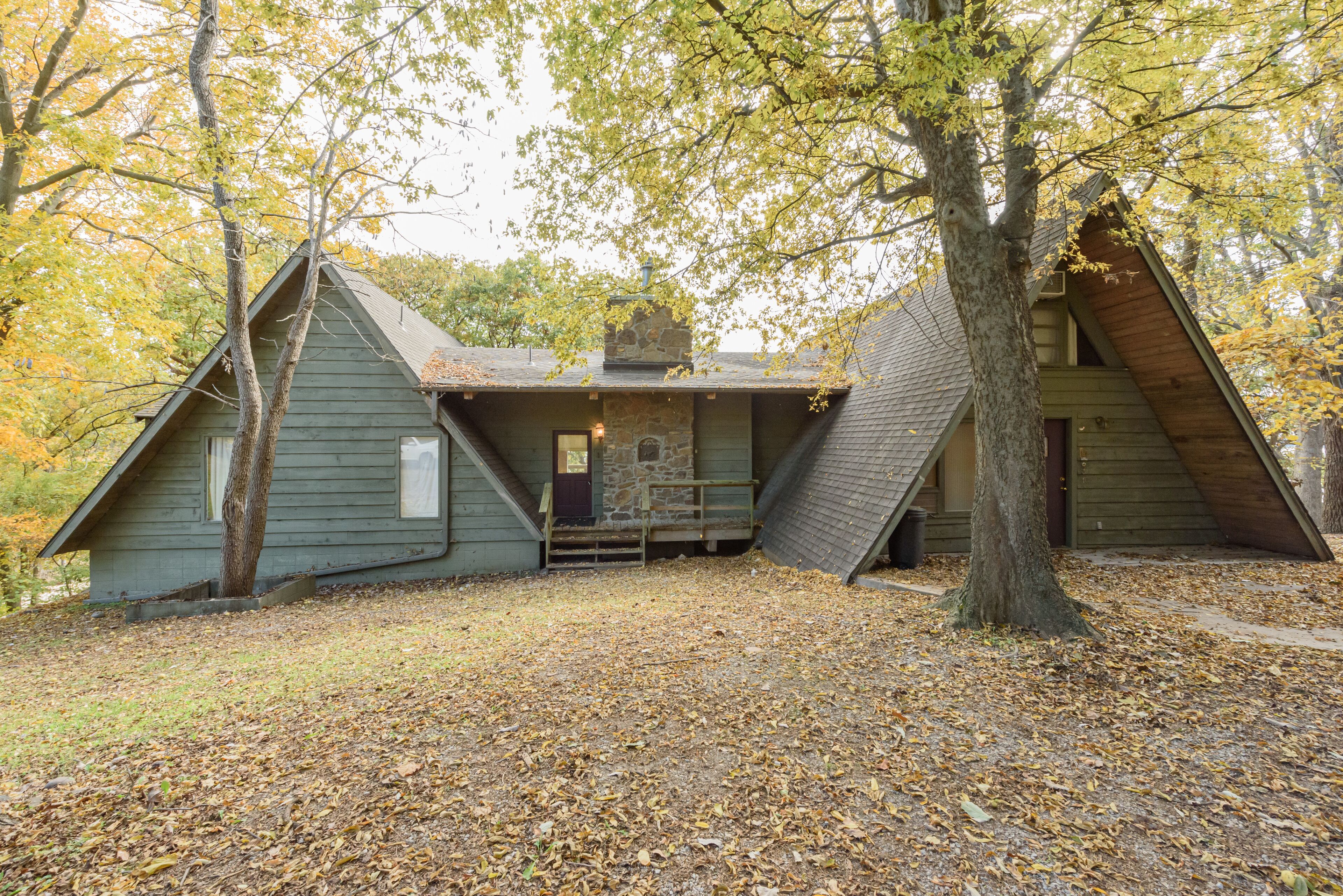 Charming, Private and Fully Furnished Lake Home on Grand Lake