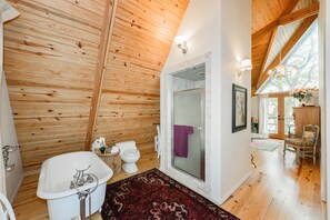 Bathtub, towels, toilet paper