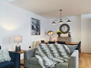 TV - 3 bedroom accommodation in Ramsgate (Ramsgate)