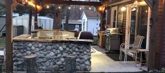 Dog friendly cozy red cottage near lakes and trails