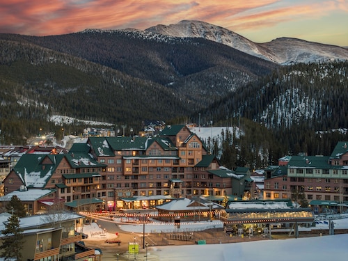 Zephyr Mountain Lodge 1420  Ski-In/Ski-out  Winter Park Resort base