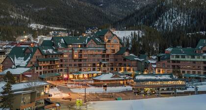 Zephyr Mountain Lodge 1420 Ski-In/Ski-out Winter Park Resort base