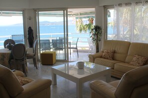 Smart-TV, DVD-Player, Bücher