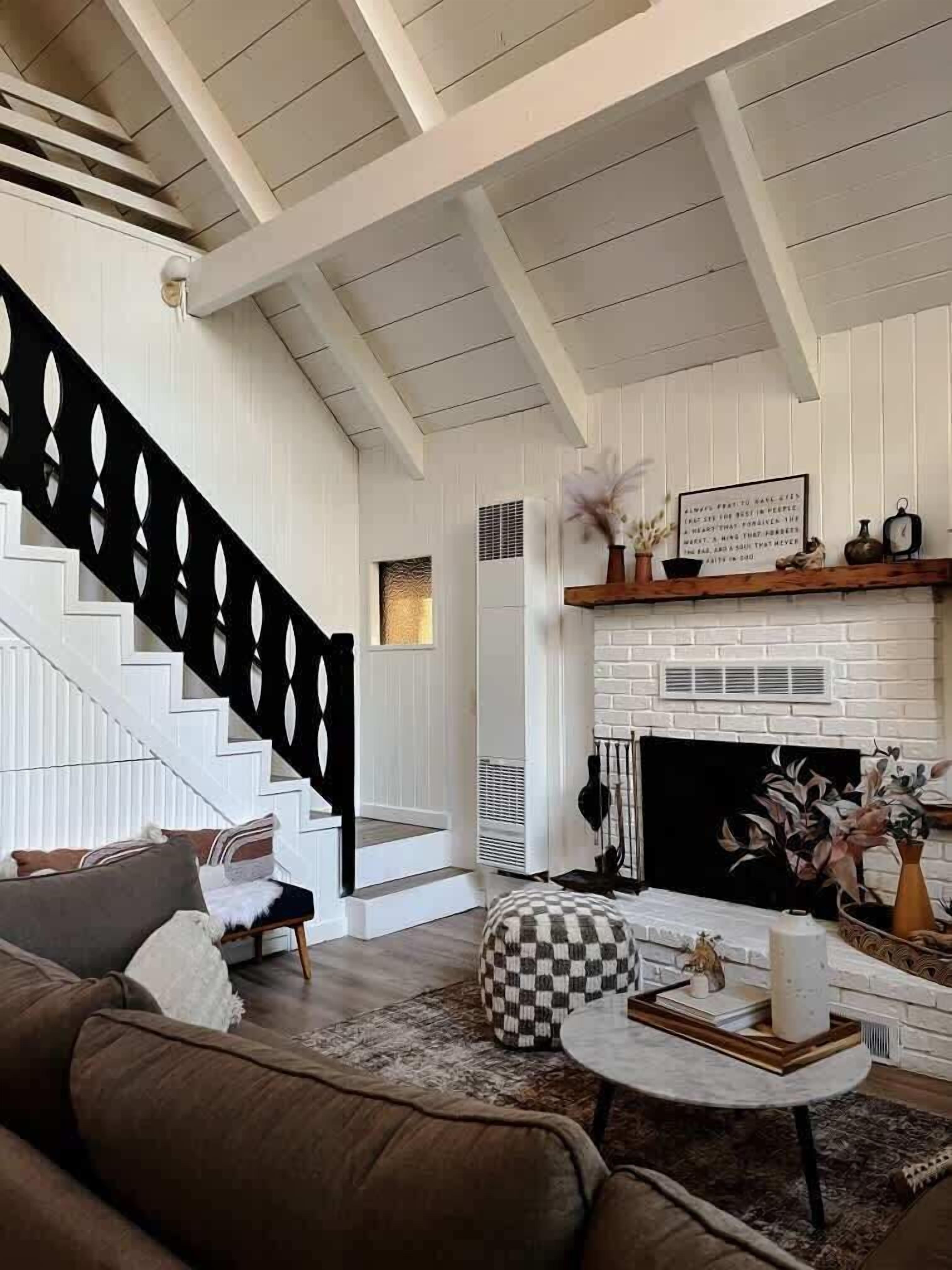 TV, fireplace, offices