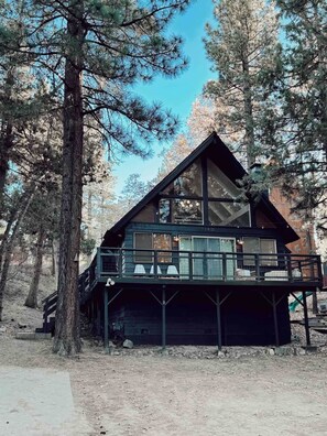 Exterior - Casa Moonridge • Updated A-Frame•Spa (Big Bear Lake)