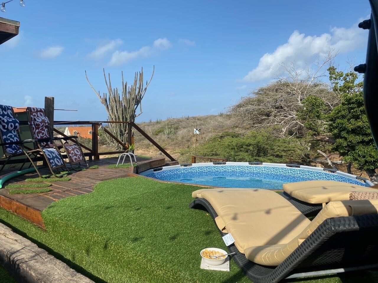 Banyera d'hidromassatge a l'aire lliure