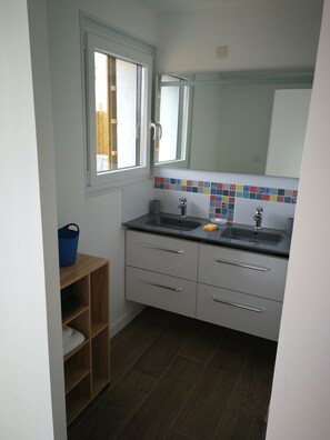 Shower, towels, toilet paper