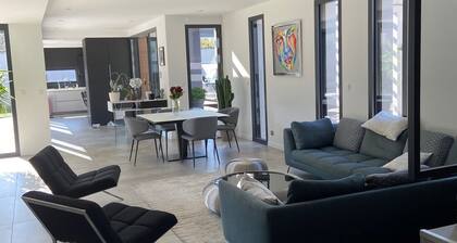 Villa contemporaine Tassin 10 mn Centre de Lyon