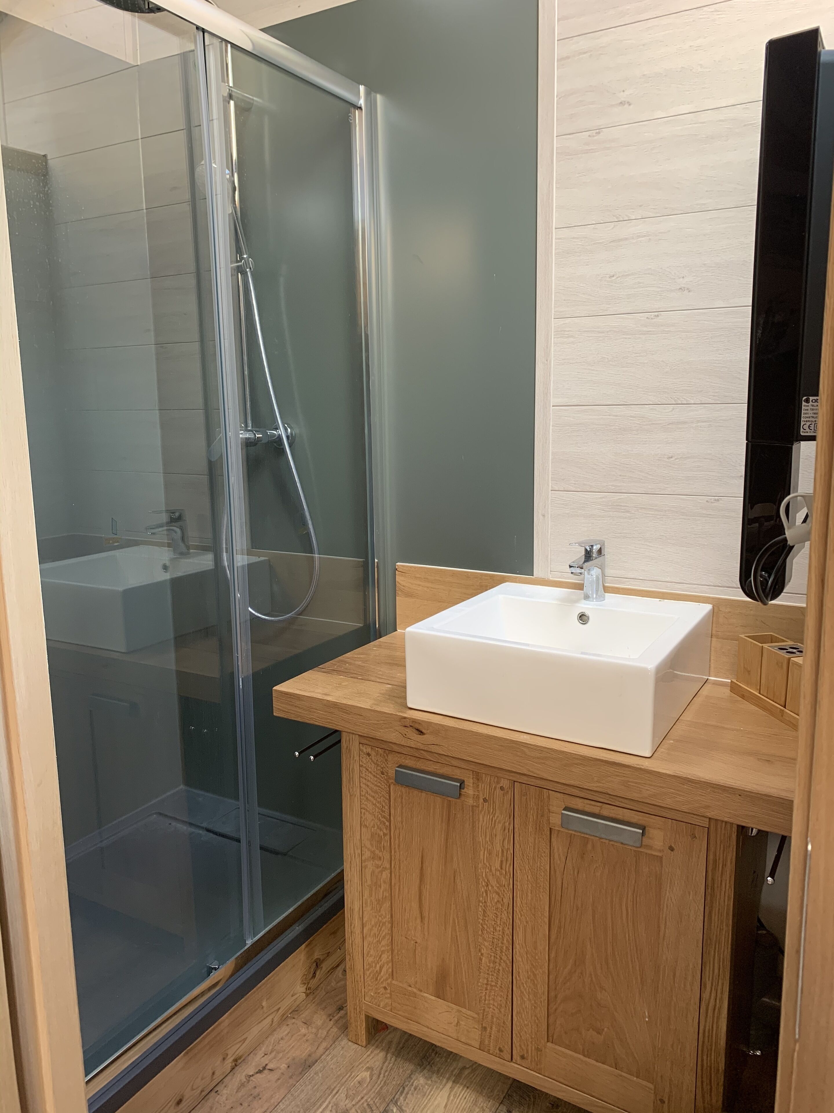 Douche, serviettes fournies