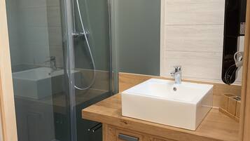 Douche, serviettes fournies