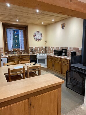 Réfrigérateur, micro-ondes, four, lave-vaisselle