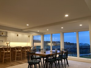 Dining - Ocean front, quiet remote area minutes from Downtown York and Ogunquit (York)