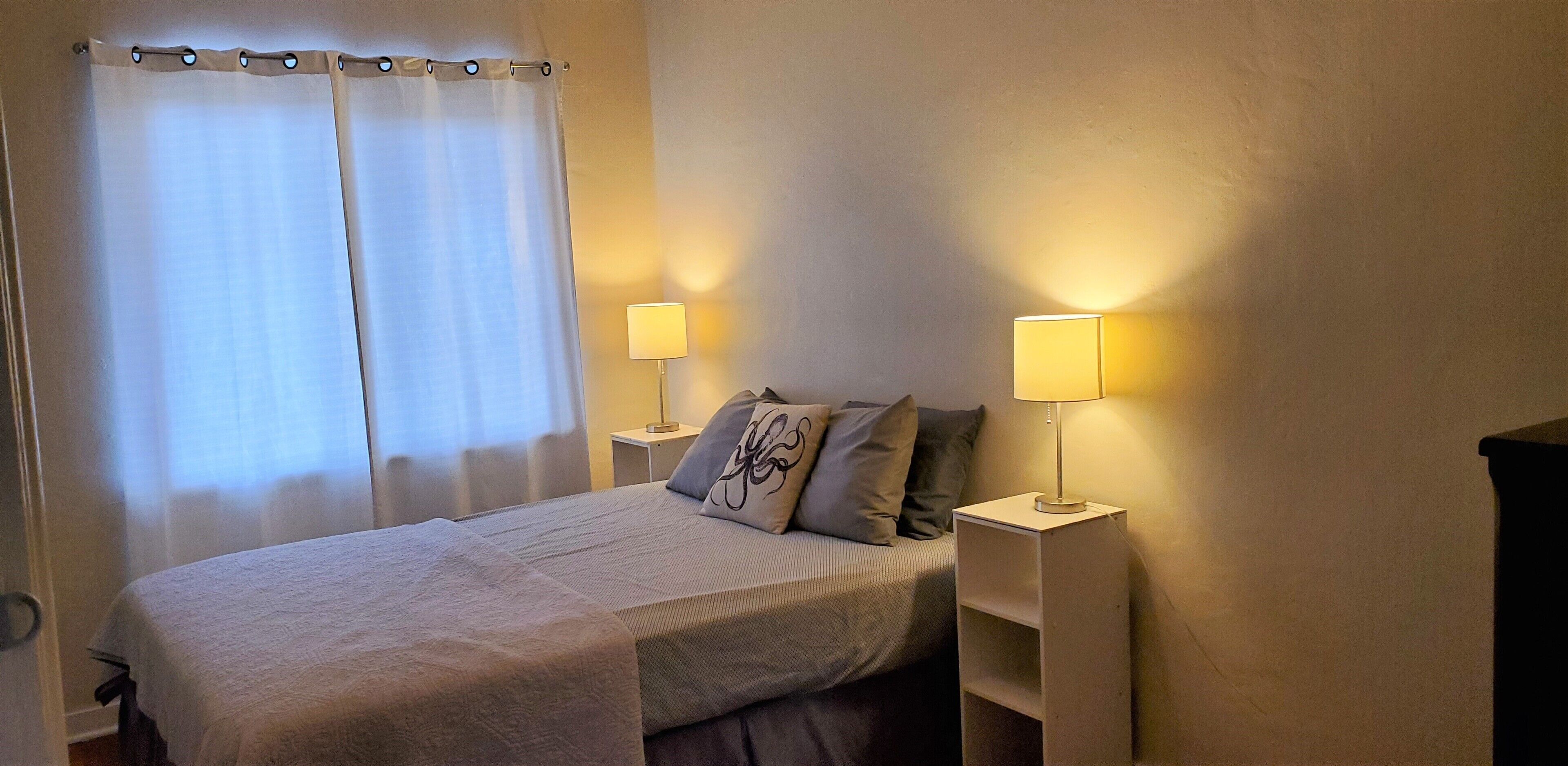 1BR Mid-century Retreat near Midtown/Virginia Lake/Downtown 