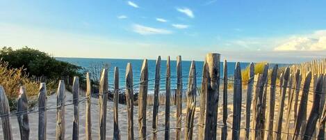 Plage à proximité, chaises longues