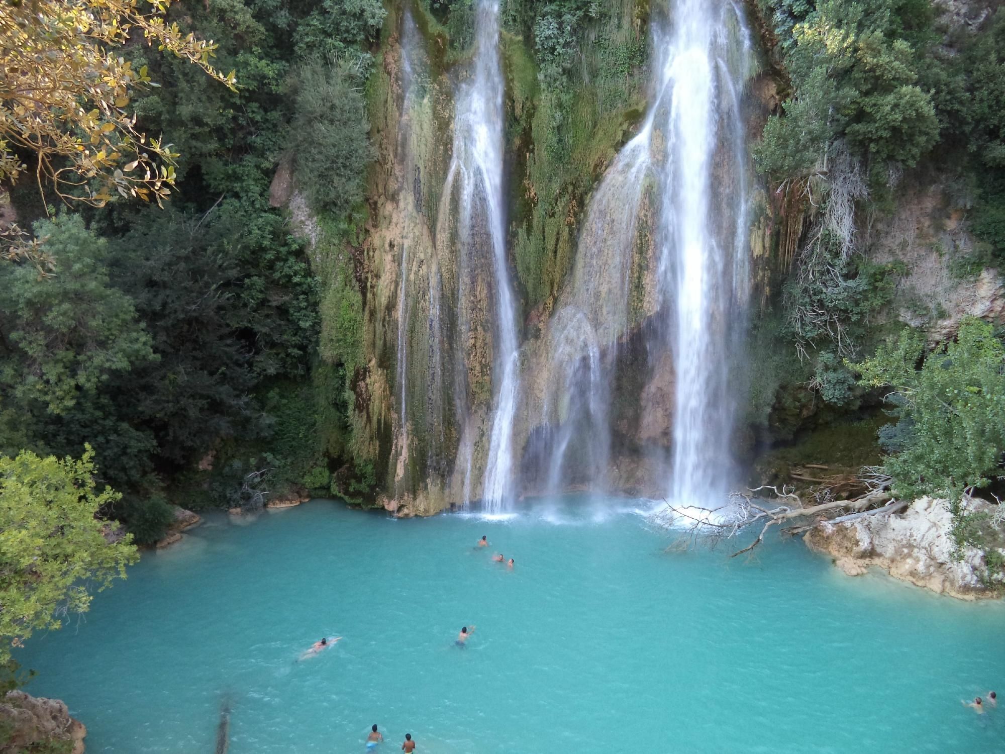 Sillans la Cascade à 5 min. en voiture ou 35 min. par le chemin piéton