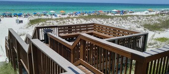 Gulf Memories #802 Beach Service Included - 2 Chairs and Umbrella