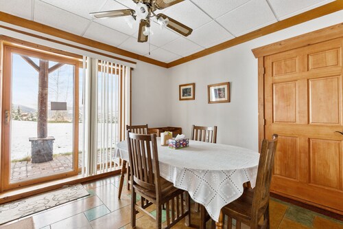 Comfy Country Condo - East