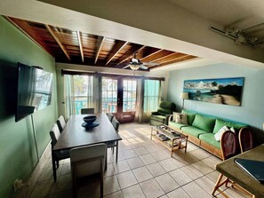 TV - Spacious Condo Spectacular Views & Fun Activities (San Pedro)