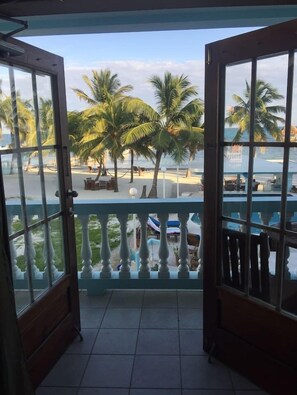 Property grounds - Spacious Condo Spectacular Views & Fun Activities (San Pedro)