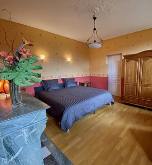 1 bedroom, travel cot, free WiFi, bed sheets - Guest House Villa Sainte Barbe (Mirecourt)